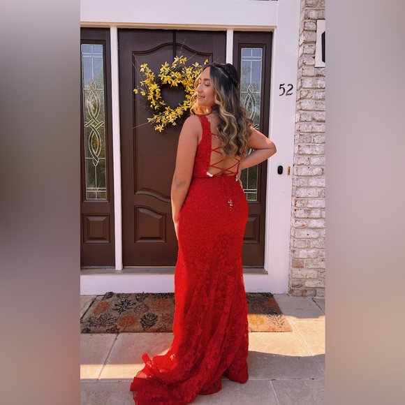 Selling my prom dress! Price is negotiable - Picture 3 of 4